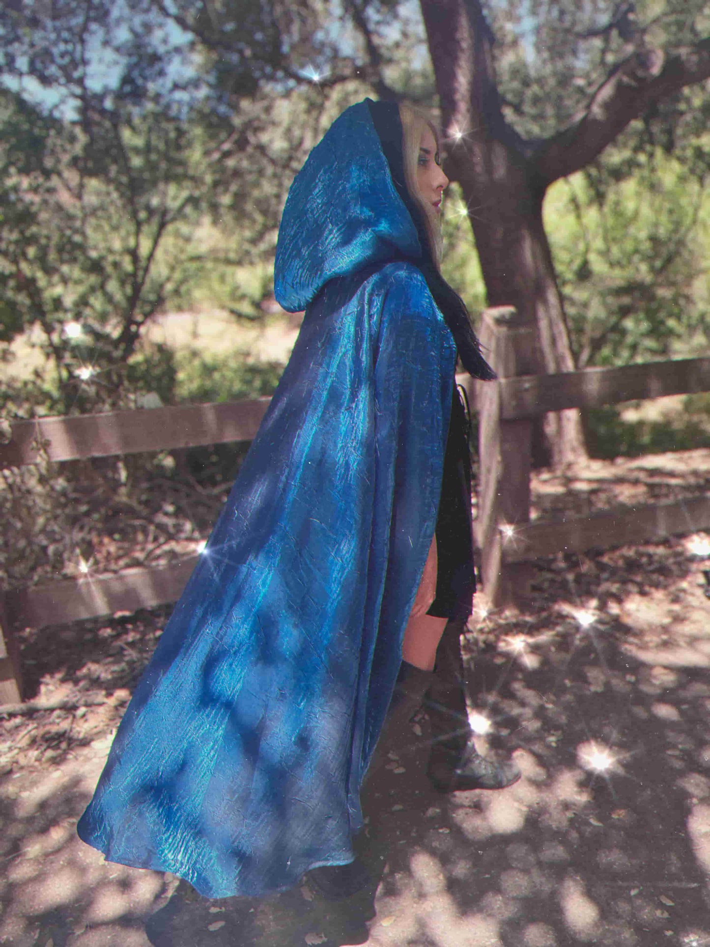 Mystic Radiance Cape - Striking Blue